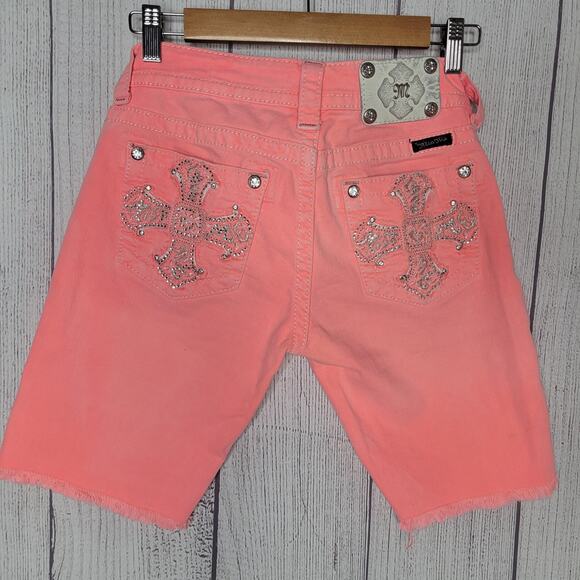 Miss Me Neon Pink Studded Stretch Fleur De Lis Low Rise Bermuda Shorts Size 26 - Picture 7 of 9